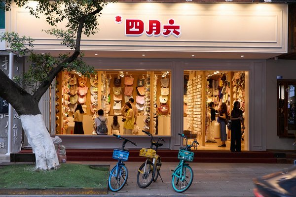 Découvrez comment l'huile de noisette révèle la beauté éclatante de votre peau mixte !